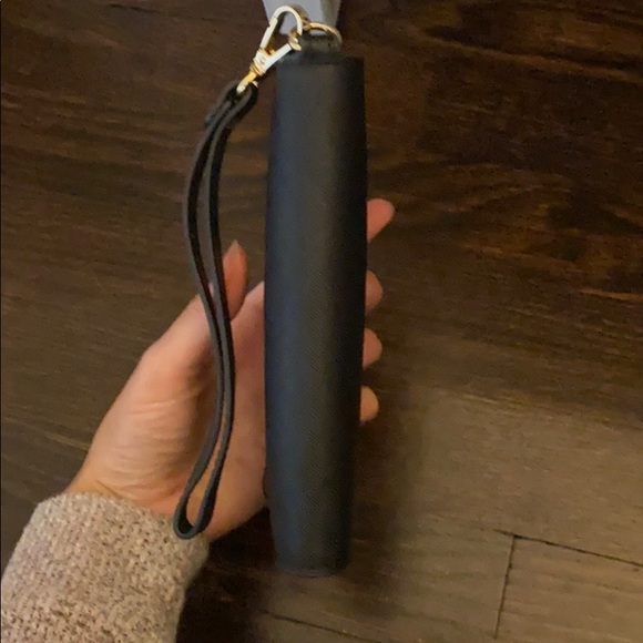 Michael Kors saffiano leather wristlet - Picture 4 of 5